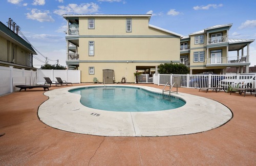 El Centro Beach Condo | C Dreams by Book That Condo