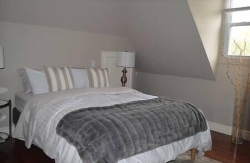 Morristown Apartment | C &J Signature Stays 1864 Downtown Morristown Apartment
