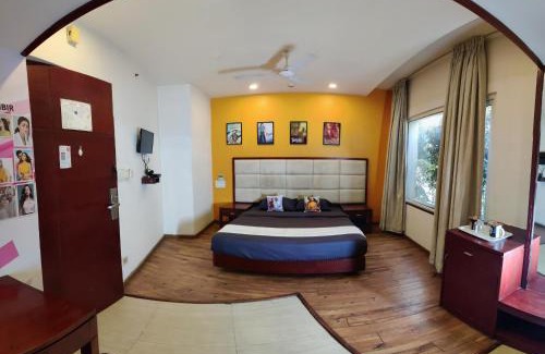 Mahadevapura Hotel | C Suites - Lotus Park