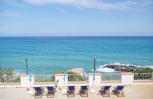 Andora Villa | C22 Beach Front Little Villa - spa Bath, Pool, Private Beach