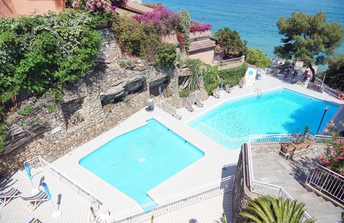 Andora Villa | C22 Beach Front Little Villa - spa Bath, Pool, Private Beach
