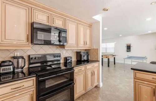 La Palma House | CA3 House Spacious SoCal Home for Groups