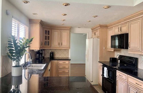 La Palma House | CA3 House Spacious SoCal Home for Groups