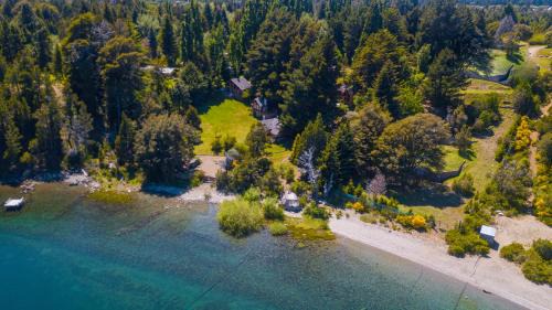 San Carlos de Bariloche Cabin | Cabañas Villa Labrador con costa de lago