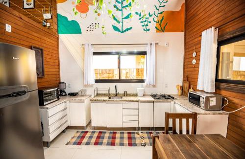 Vila Esperanca House | Cabana Perfeita a 800m da Praia - Lareira externa, Quintal Amplo, Pet Friendly, Ar condicionado, Netflix e Conforto completo