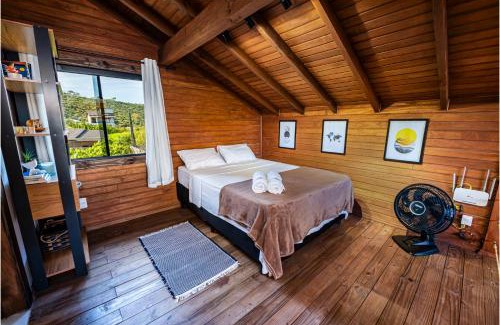 Vila Esperanca House | Cabana Perfeita a 800m da Praia - Lareira externa, Quintal Amplo, Pet Friendly, Ar condicionado, Netflix e Conforto completo