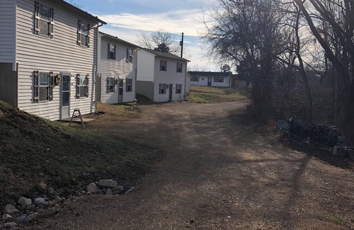 Piedmont Cabin | Cabin #121 LodgeForAllSeasons 1/2 mile-2 min drive to a marina & Clearwater Lake
