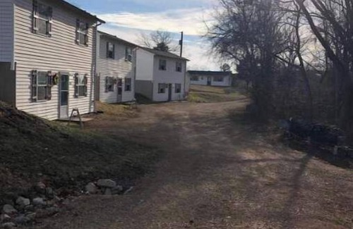 Piedmont Cabin | Cabin #122 LodgeForAllSeasons 1/2 mile-2 min drive to a marina & Clearwater Lake