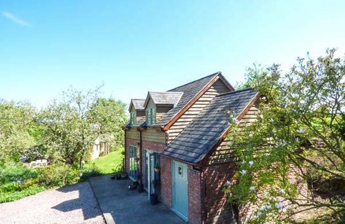 Welsh Frankton Cottage | Cabin ∙ 2 bedrooms ∙ 3 guests