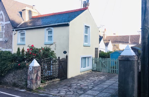 Torquay Cottage | Cabin ∙ 3 bedrooms ∙ 5 guests
