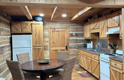 Cullman Cabin | Cabin A at Smith Lake Alabama Cabin’s