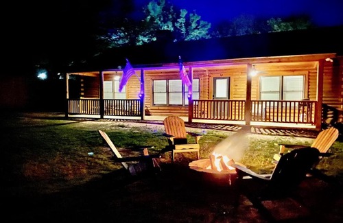 Emory House | Cabin at Chitt's Creek