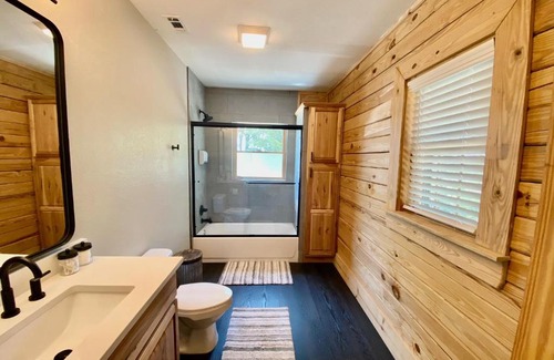Emory House | Cabin at Chitt's Creek