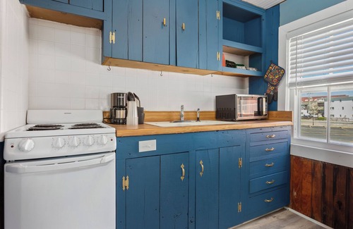 Ocean City Cabin | Cabin at The Beach , not handicapped accesible- has stair access . 1 bathroom