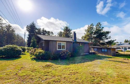 Long Beach House | Cabin by the Sea