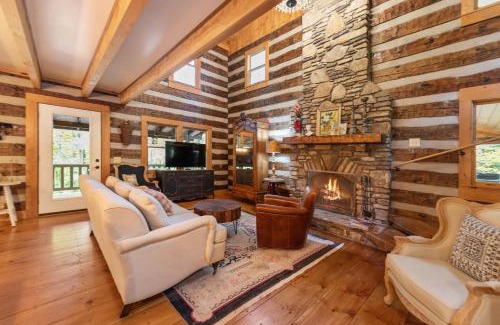 Todd House | Cabin Chateau- Modern Escape with Outdoor Living area with Fireplace & Hot Tub