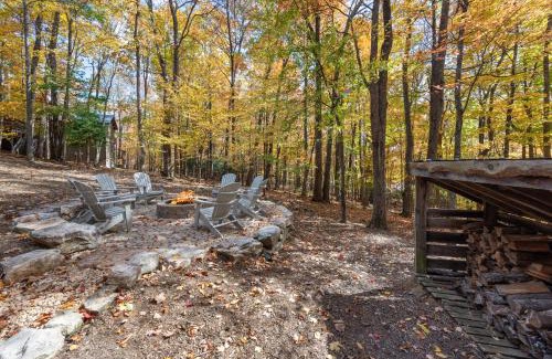 Todd House | Cabin Chateau- Modern Escape with Outdoor Living area with Fireplace & Hot Tub