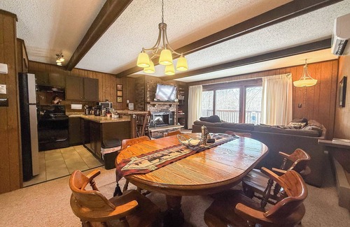 Bessemer Ski Chalet | Cabin Fevers 2 ~Big Powderhorn, Sauna, Pet-friendly, Near skiing & Trails