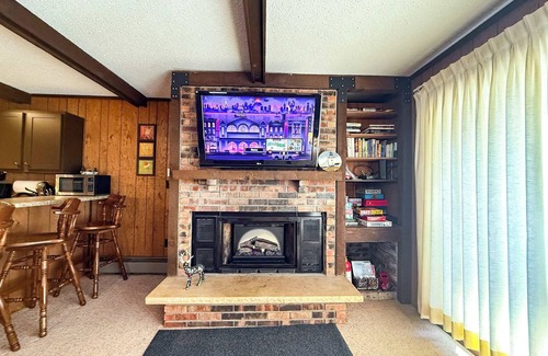 Bessemer Ski Chalet | Cabin Fevers 2 ~Big Powderhorn, Sauna, Pet-friendly, Near skiing & Trails