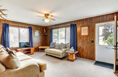 Boulder Junction House | Cabin in Boulder Junction with Fire Pit and Deck!