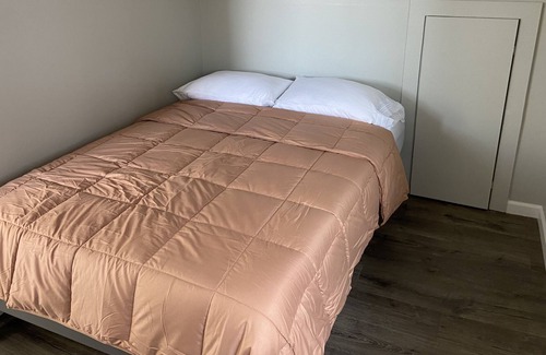 Jefferson Chalmers Cabin | Cabin in Detroit - Off the Canal /Walleye Fishing