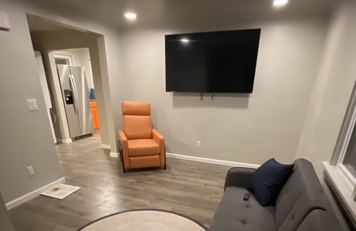 Jefferson Chalmers Cabin | Cabin in Detroit - Off the Canal /Walleye Fishing