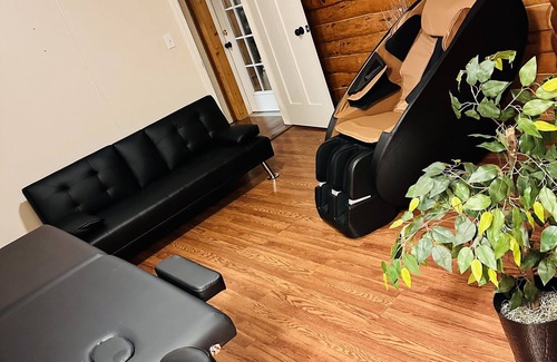 Wetumpka Cabin | Cabin Retreat 10 min to the Casino & Downtown Water Park White Water Rafting!