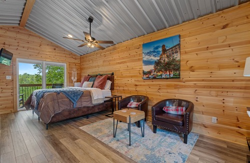 Mid America Cabin | Cabin #5 @ Rock Creek Cabins! Pet Friendly! Minutes to Shopping & Dining!