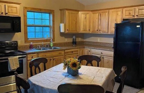 Deer Lodge Cabin | Cabin with private pond. A peaceful escape