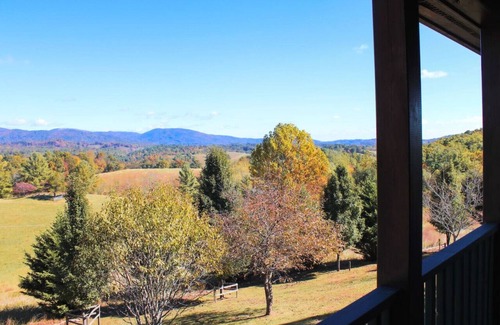 Mouth of Wilson Cabin | Cabin with Views/Dog Friendly by Camp Cheerio