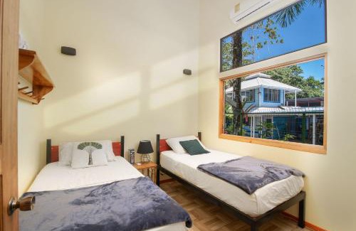 Chiguata House | Cabina Bocaraca, 3Min from the Beach! Playa Chiquita