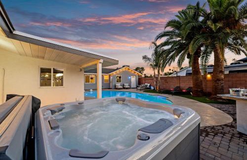 Village Grove House | Cactus Oasis 5-br Housecasita Heated Spa & Pool