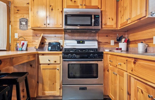 Bismarck Cabin | Caddo Ridge Cabin at Remember When Cabins
