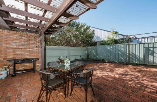 Central Mudgee Villa | Caddy Shack - Mudgee Stay by Golf Course & Wineries