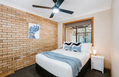 Central Mudgee Villa | Caddy Shack - Mudgee Stay by Golf Course & Wineries