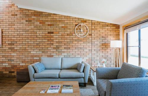 Central Mudgee Villa | Caddy Shack - Mudgee Stay by Golf Course & Wineries