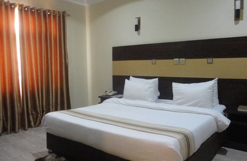 Abeokuta Hotel | Caesar's Court Hotel and Suites