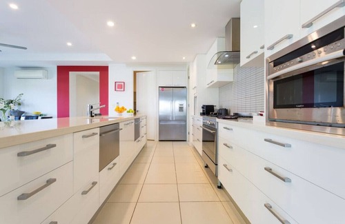 Trinity Park House | Cairns Beaches Home, Marina View Sleeps 12 - Pool