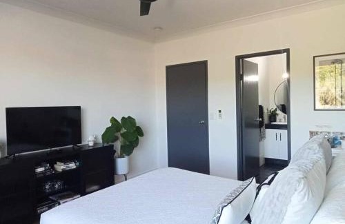 Woree Apartment | Cairns Chic Suite - Motel Room A