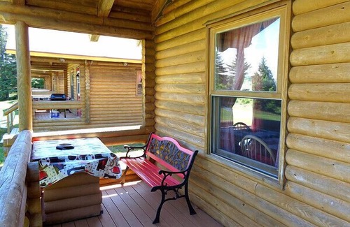 Margaree Forks Cottage | Cajun Cedar Log Cottages 2 Bdrm - Cape Breton Unit1