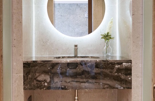 Dolsan-eup Hotel | Calacatta Hotel & Resort