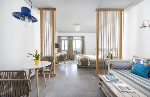 Megalochori Hotel | Caldera's Dolphin Suites