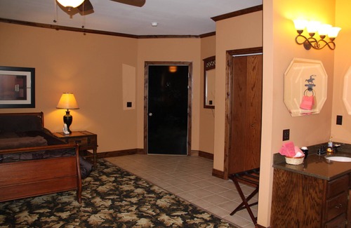 Caldwell House | Caldwell Messenger Suites