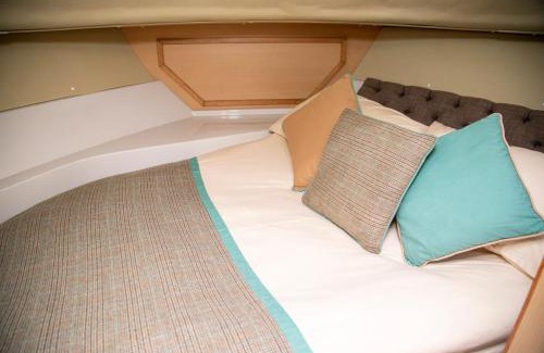 Kinmylies Boat Rental | Caley Cruisers