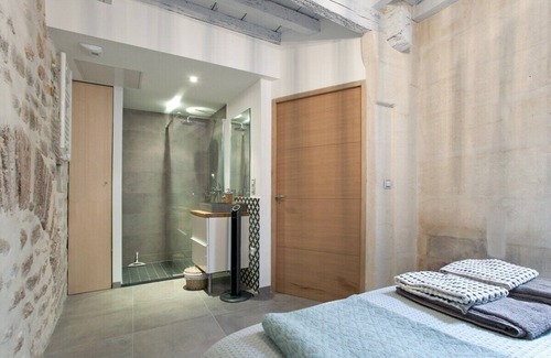 Arles City Centre Apartment | Calm and bright; Terrace and panoramic view in the center Housing