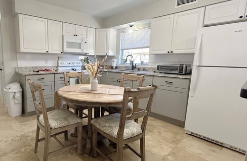 Olga Villa | Caloosahatchee Hideaway I, freshly updated, Family Friendly, Waterfront Home