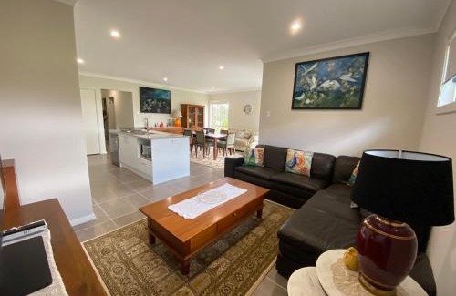 Thirlmere House | Camellia Cottage Pet Friendly Farm Stay