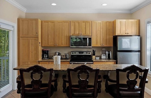 Marathon House | Cameron's Cozy Villa: A charming 3-bedroom house with a private pool.