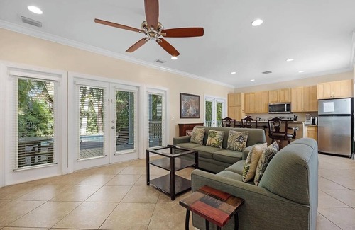 Marathon House | Cameron's Cozy Villa: A charming 3-bedroom house with a private pool.