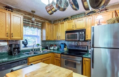 Tuckasegee Cottage | Camp Ruby on Cedar Cliff Lake is the perfect mountain getaway!